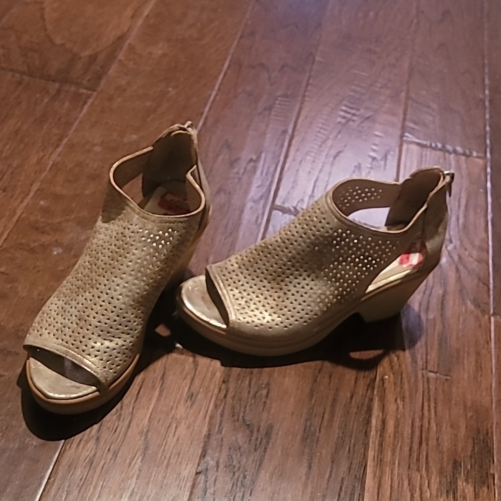 Naturalizer Soul Sandals, Women's 6.5, Gold